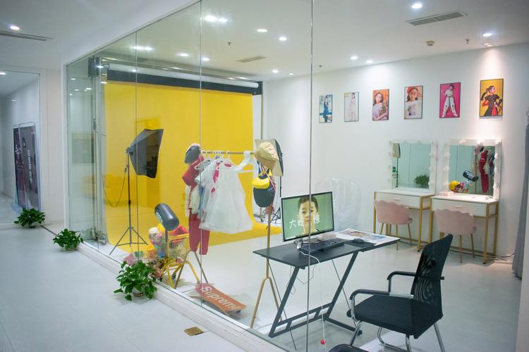 公司经营范围包括:服务:广播电视节目制作,舞台艺术造型策划,演出经纪